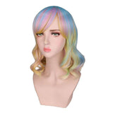 Geel met blauwe pruik