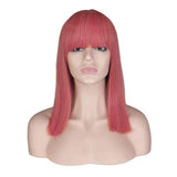 Vierkant geknipte pruik